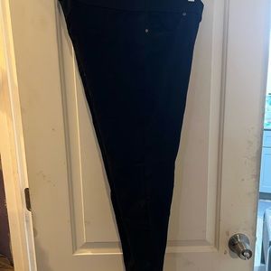 Black jeans. Made by Gloria Vanderbilt. Size 16